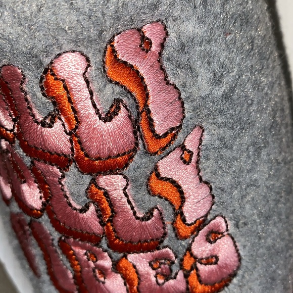 NEW retro slippers and lounge pants gift set large - Picture 7 of 8